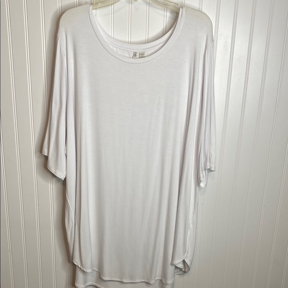Cato NWT Women's White Relaxed Fit Top size 26/28
